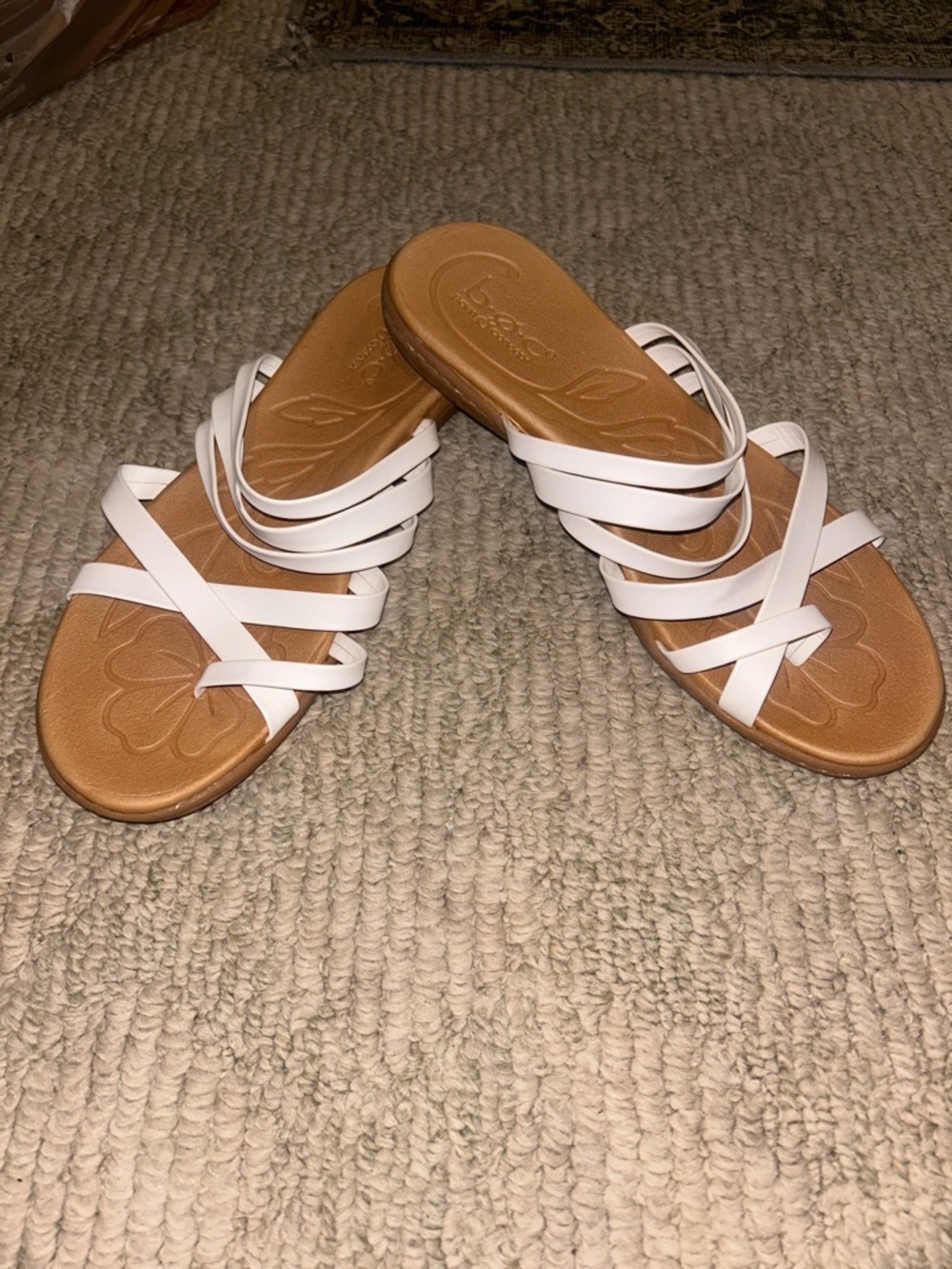 b.o.c. White Elastic Toe-Post Slide Sandals - Picture 3 of 9